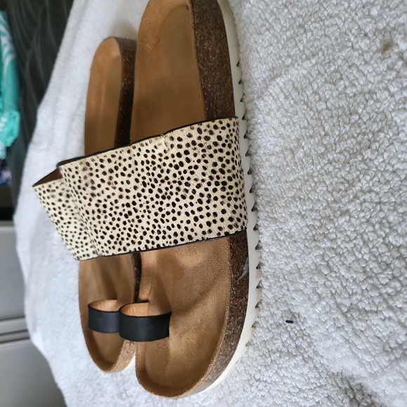 Sandal - Picture 2 of 2